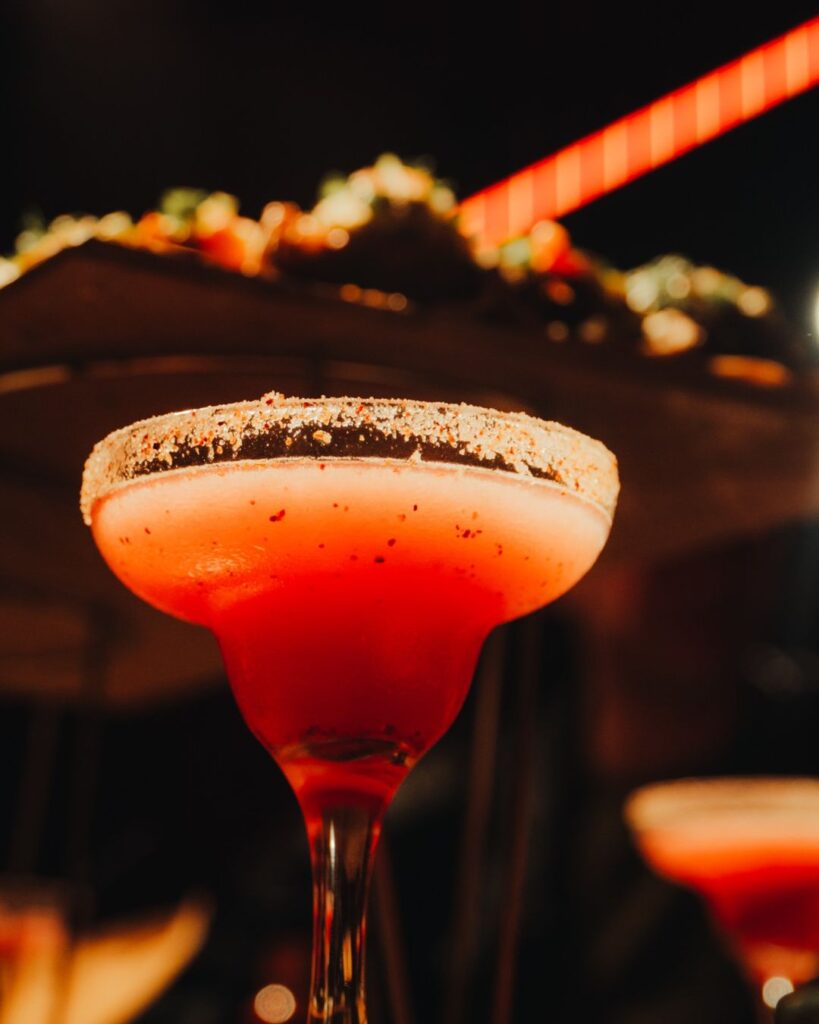 Margarita frozen de fresa con borde escarchado en Primo, Carrera de San Jerónimo